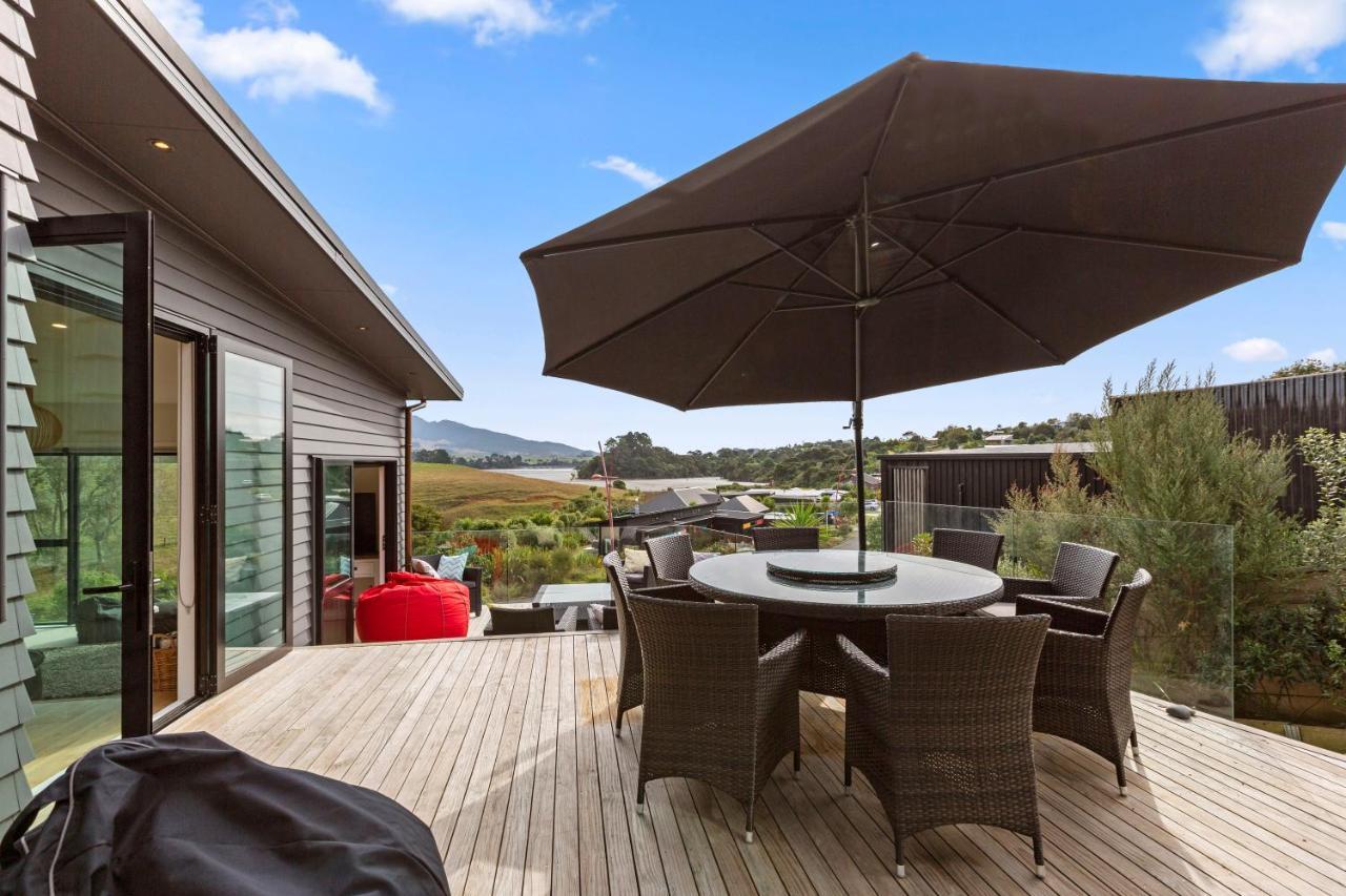 R And R At Robertson - Raglan Holiday Home Esterno foto