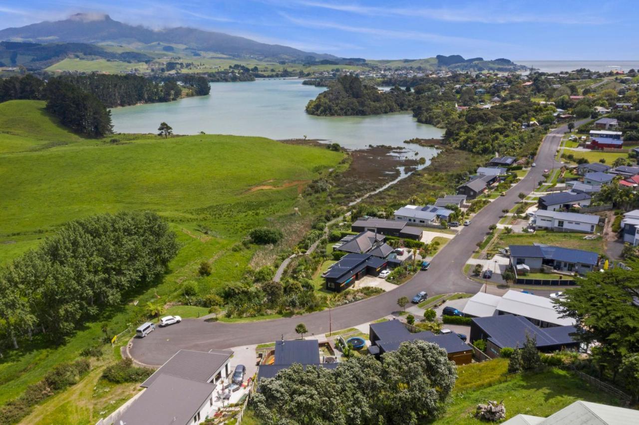R And R At Robertson - Raglan Holiday Home Esterno foto